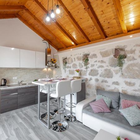 Little Stone House Apartamento Buici  Exterior foto