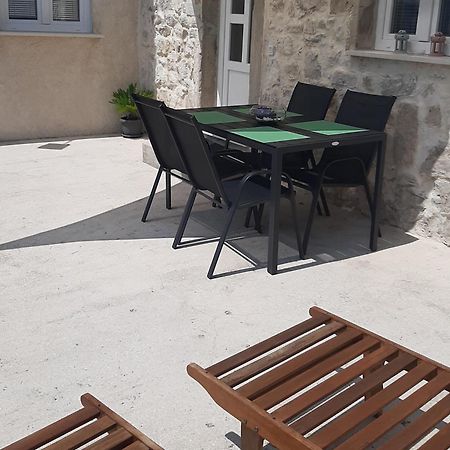 Little Stone House Apartamento Buici  Exterior foto