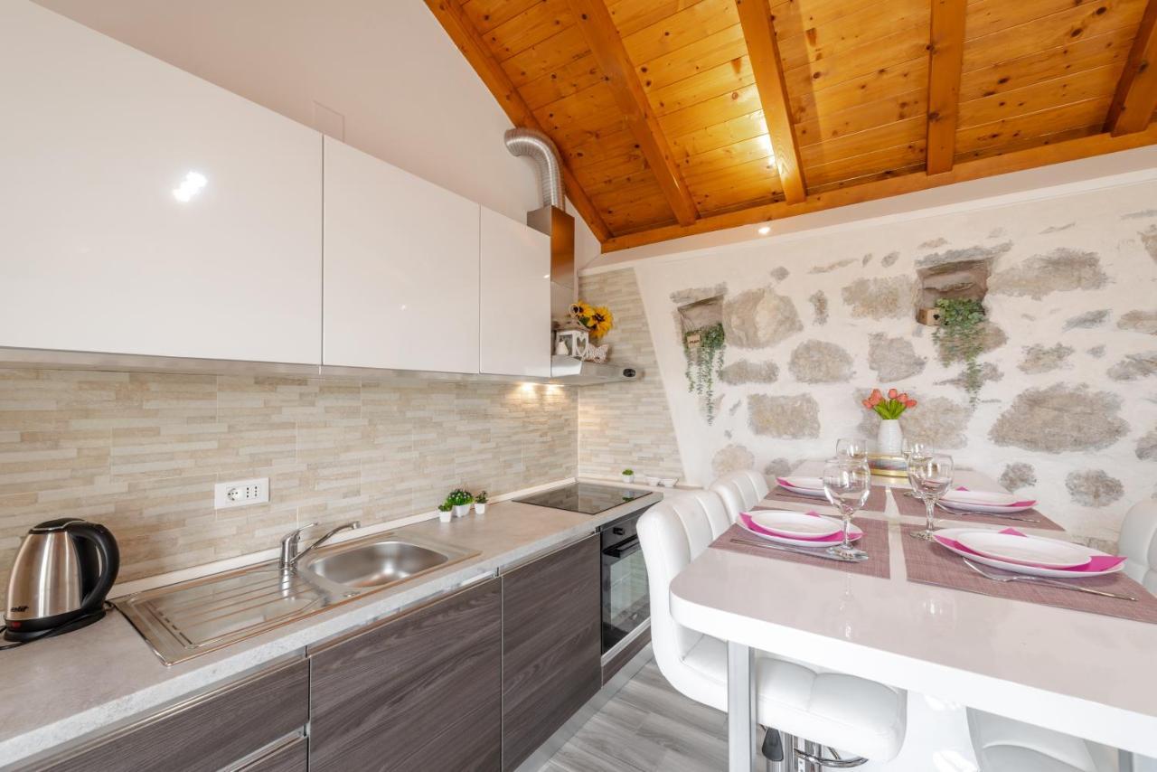 Little Stone House Apartamento Buici  Exterior foto
