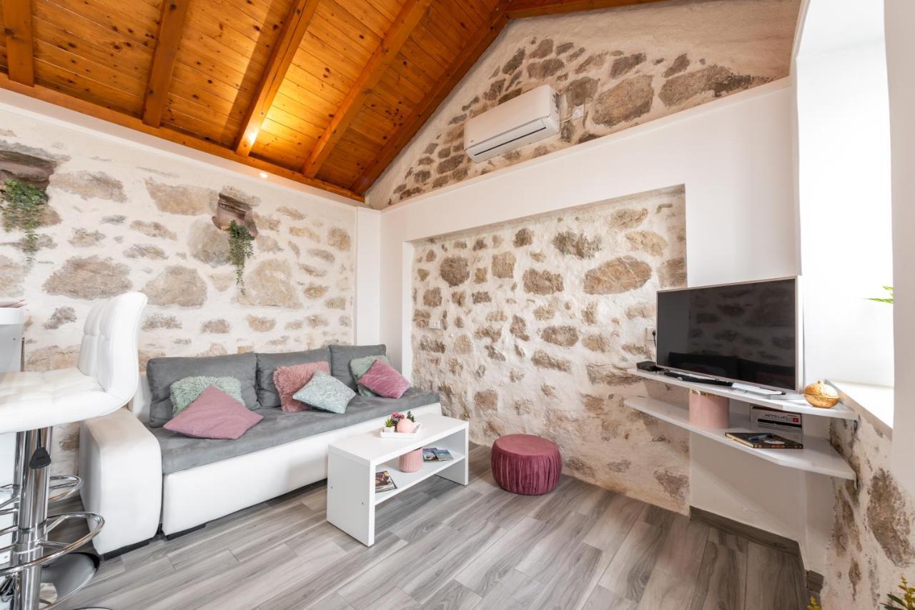 Little Stone House Apartamento Buici  Exterior foto