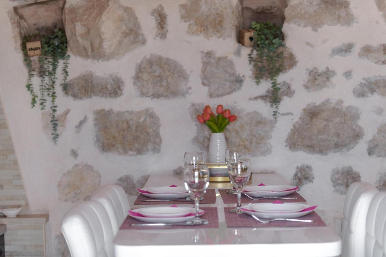 Little Stone House Apartamento Buici  Exterior foto