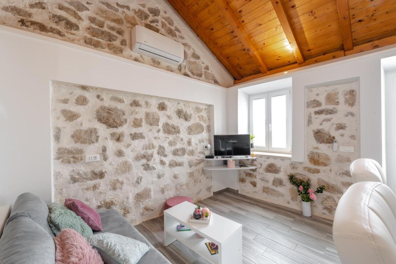 Little Stone House Apartamento Buici  Exterior foto