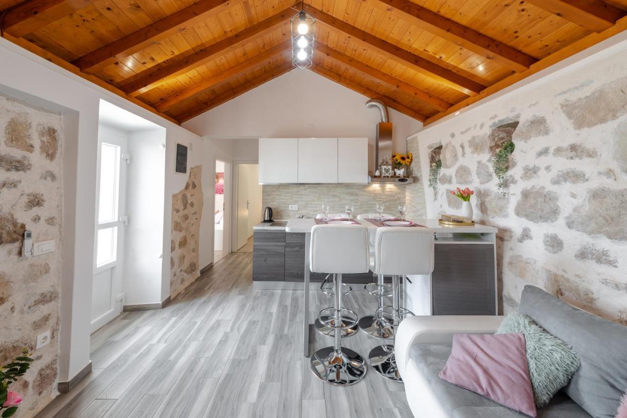 Little Stone House Apartamento Buici  Exterior foto