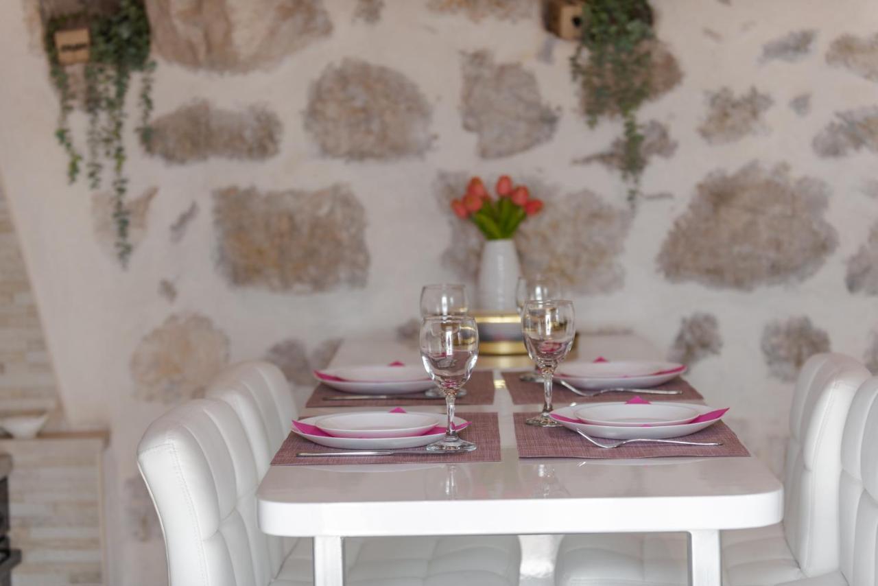 Little Stone House Apartamento Buici  Exterior foto